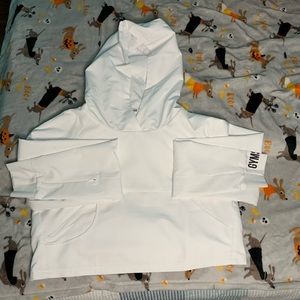 Cropped hoodie with 3 pockets